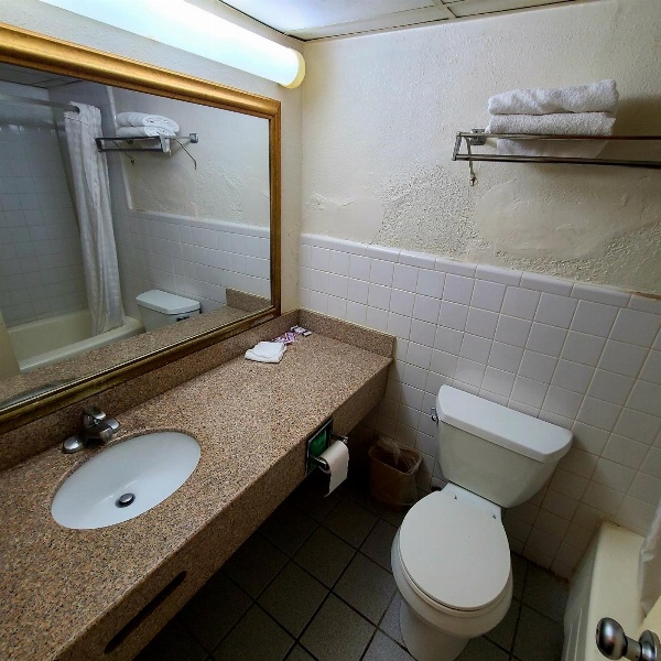 Town Inn image 16