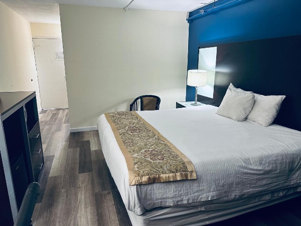 Town Inn image 32