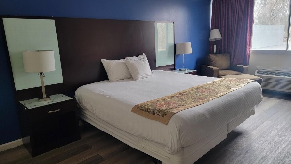 Town Inn image 34